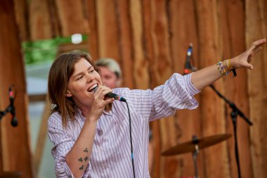 Nibe 'de Danimarkalı şarkıcı Phil