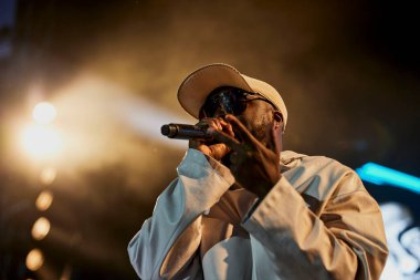 Siyah gözlü bezelyeler Nibe 'de gösteri yapıyorlar.