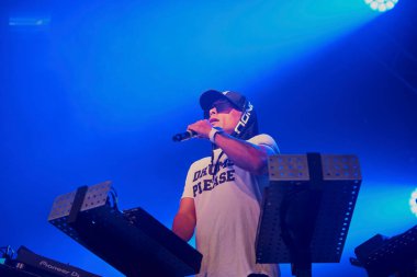 Dj hizalayan Nibe 'de gösteri yapıyor