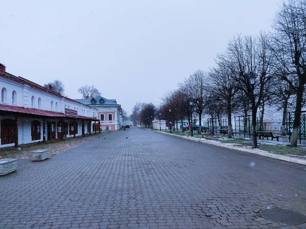 ヴォルガ川とプル村と農村ロシアの冬の風景 — ストック写真