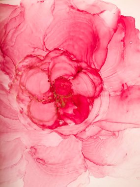 Alkol mürekkebinin arka plan dokusu kırmızı renkte. Damlaları ve lekeleri olan soyut ateş boyası.