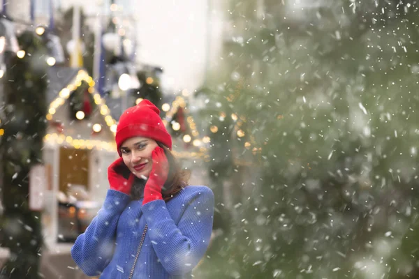 Lovely Brunette Woman Walking Christmas Fair Snowfall Space Text — Stock Photo, Image