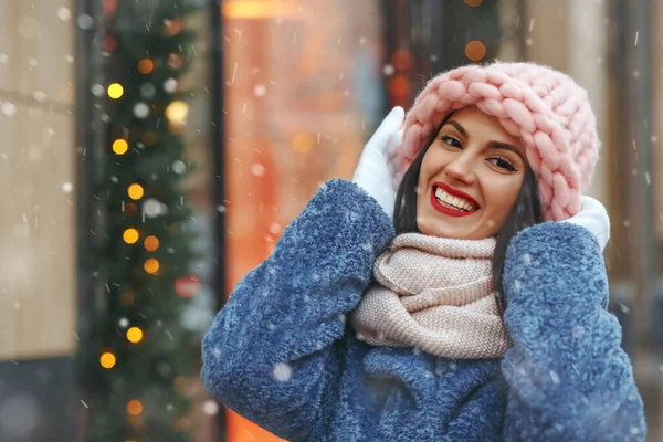 Charming Brunette Woman Coat Walking City Snowy Weather Empty Space — Stock Photo, Image