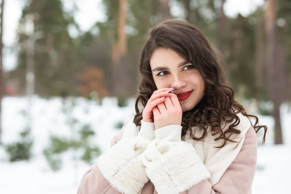 Glamorous Young Woman Walking Winter Park Space Text — Stock Photo, Image