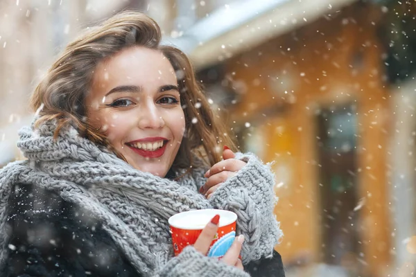 Wonderful Young Woman Cup Coffee Walking Decorated Showcases Snowy Weather — Stock Photo, Image
