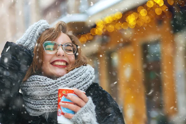 Excited Young Woman Glasses Cup Coffee Walking Decorated Showcases Snowy — Stock Photo, Image