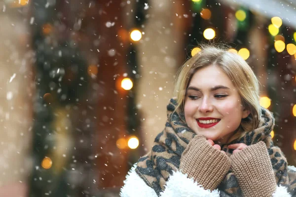 Winter Portrait Lovely Woman Walking City Snowflakes Empty Space — Stock Photo, Image