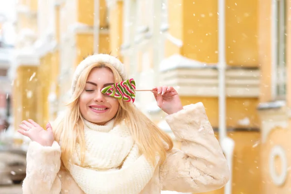 Adorable Blond Woman Having Fun Colorful Candies Street Snowflakes Empty — Stock Photo, Image