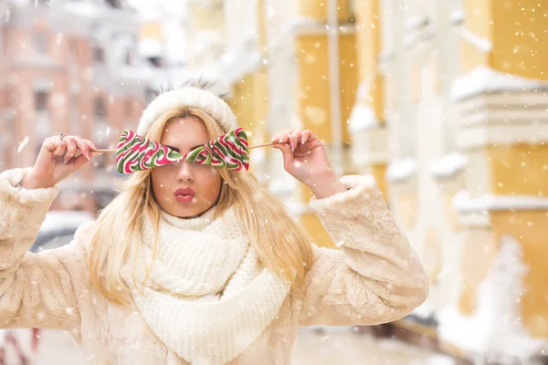 Pleased Blond Woman Having Fun Colorful Candies Street Snowflakes Empty — Stock Photo, Image