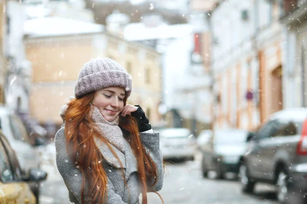 Stunning Red Haired Woman Walking Street Christmas Holidays Space Text — Stock Photo, Image