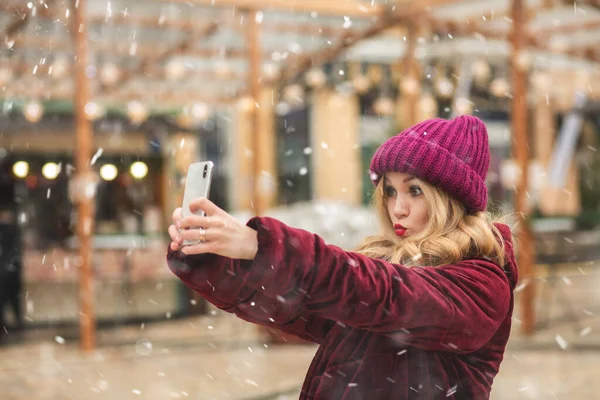 Flirty Young Woman Taking Selfie Street Winter Market — Stock Photo, Image