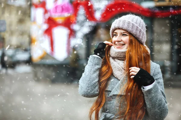 Beautiful Red Haired Woman Wears Coat Walking City Snowfall Space — Stock Photo, Image