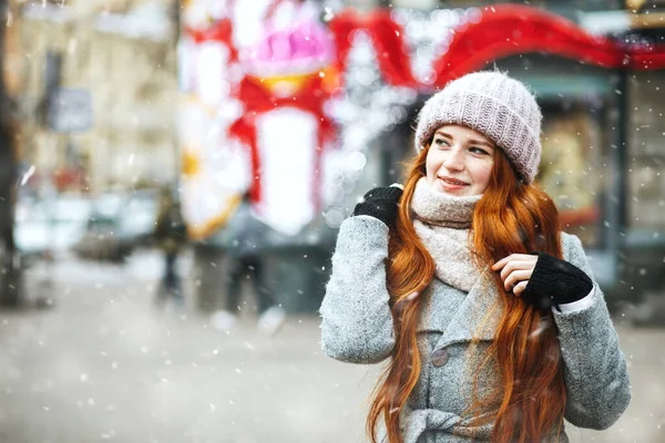 Lovely Red Haired Woman Wears Coat Walking City Snowfall Space — Stock Photo, Image