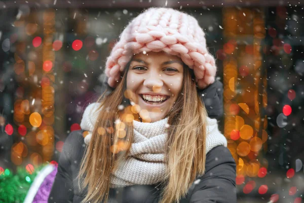 Excited Young Woman Playing Sparkling Lights Street Empty Space — Stock Photo, Image