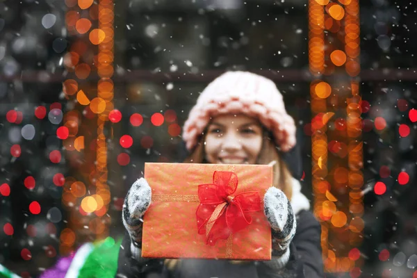 Glorious Young Woman Receiving Gift Street Decorated Showcase — Stock Photo, Image
