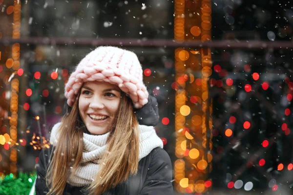 Awesome Young Woman Playing Sparkling Lights Street Empty Space — Stock Photo, Image