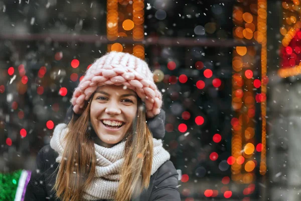 Funny Young Woman Playing Sparkling Lights Street Empty Space — Stock Photo, Image