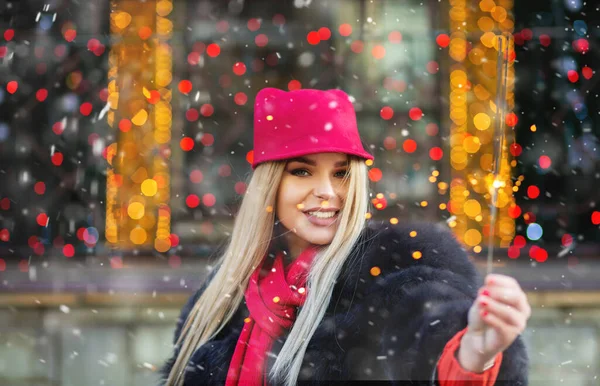 Adorable Blond Woman Having Fun Sparkling Lights Christmas Fair Space — Stock Photo, Image