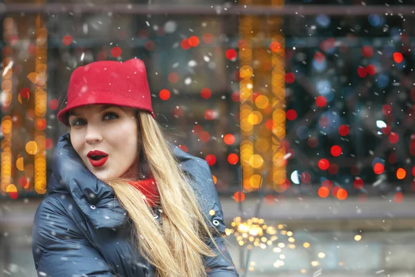Beautiful Blond Woman Wears Red Hat Playing Bengal Lights Holiday — Stock Photo, Image