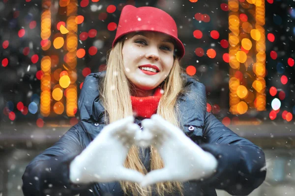 Happy Young Woman Wears Red Cap Showing Heart Sign Her — Stock Photo, Image