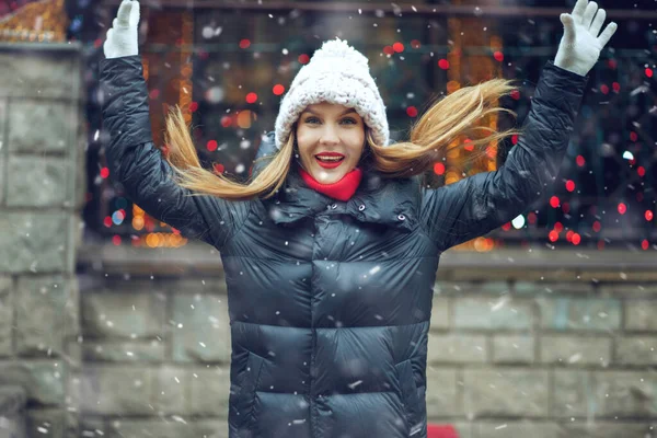 Excited Blond Woman Having Fun Street Holiday Fair — Stockfoto