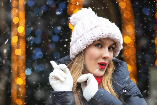 Magnificent Blond Woman Wears Knit Cap Walking Winter Fair Snowfall — Stock Photo, Image