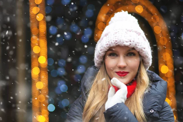 Glorious Blond Woman Wears Knit Cap Walking Winter Fair Snowfall — Stock Photo, Image