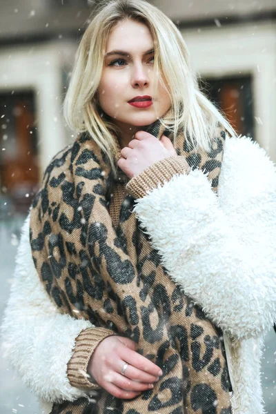 Wonderful Young Woman Wears Warm Scarf Walking City Snowfall Empty — Fotografia de Stock