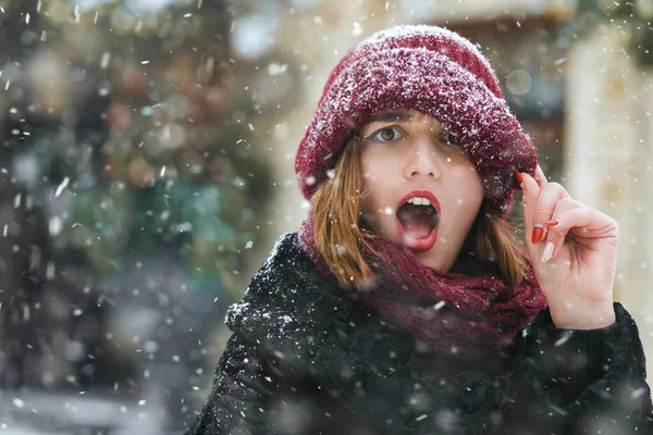 Emotional Young Woman Wears Red Cap Walking City Snowfall Empty — Stock Photo, Image