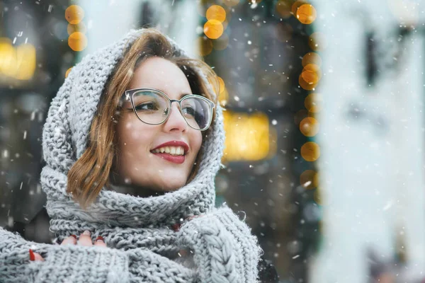 Merry Young Woman Wears Grey Cap Glasses Walking City Snowfall — Stock Photo, Image