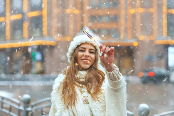 Delightful Blond Woman Winter Apparel Having Fun Sparklers Snowfall — Stock Photo, Image