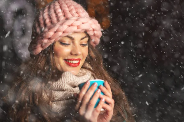 Pleased Young Woman Drinking Coffee Winter Fair Snowfall Empty Space — Stock Photo, Image