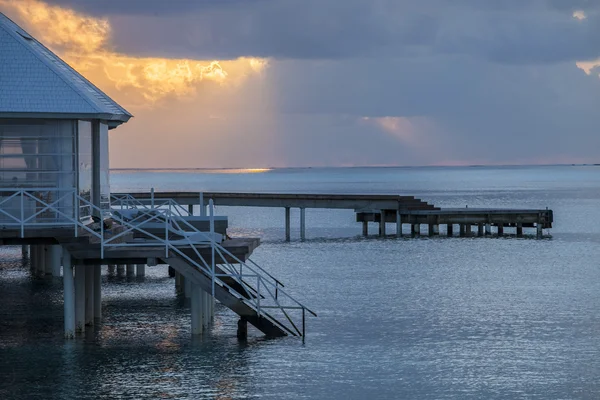 Landschap bij zonsondergang — Stockfoto