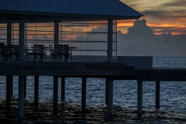 Landschap bij zonsondergang — Stockfoto