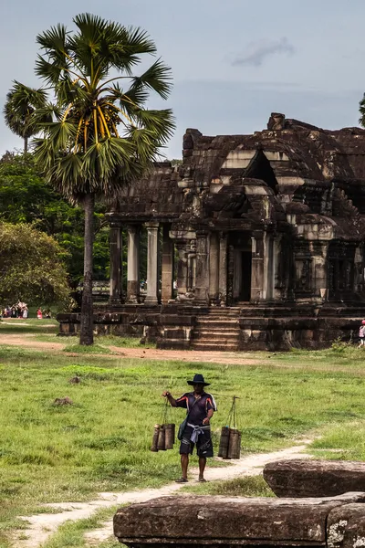 Cambodian landscape in angkor wat — Stock Photo, Image