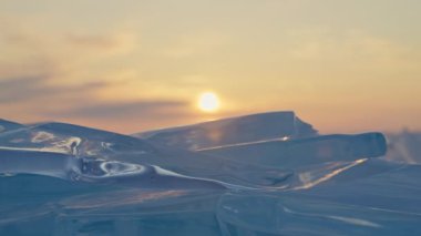 Buzul yığınından önce sakin gün batımı, sakin kutup güneş ışığı, kutup manzarası 