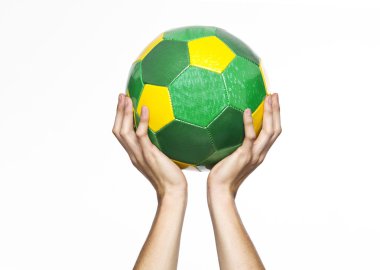 topu elinde olan adam