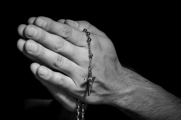 Manos con rosario — Foto de Stock