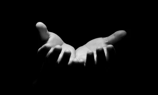 Manos rezando en blanco y negro — Foto de Stock