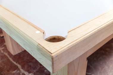 Kırsal marangozlukta yeni bir bilardo masası üretimi