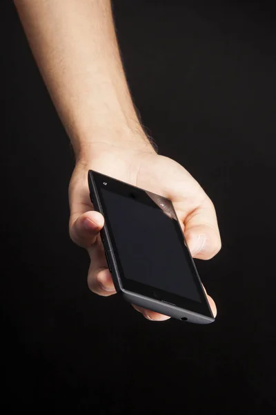Mostrando Telefone Celular Fundo Preto — Fotografia de Stock
