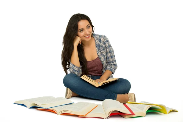 若く幸せなラテン語の学生は白い背景で勉強します — ストック写真