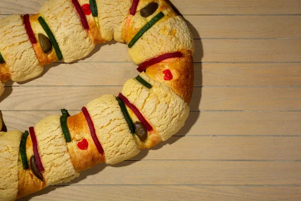 Delicious Rosca Reyes Wooden Table Rosca Reyes Ready Eat Served — Fotografia de Stock