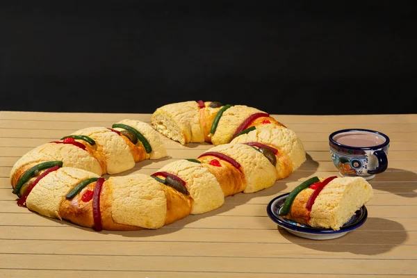 Delicious Rosca Reyes Wooden Table Rosca Reyes Ready Eat Served — Foto de Stock