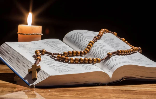 Santa Biblia Abre Capilla Oración Detalle Cerca — Foto de Stock
