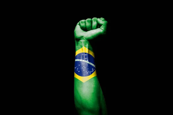 Mão Homem Forte Sinal Batalha Com Bandeira Brasil Fundo Preto — Fotografia de Stock