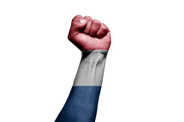 强壮男子的手在白底荷兰国旗的战斗信号上 — 图库照片