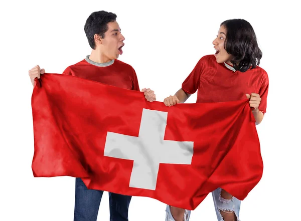 Feliz Casal Homem Mulher Fãs Futebol Com Bandeira Vermelha Suíça — Fotografia de Stock