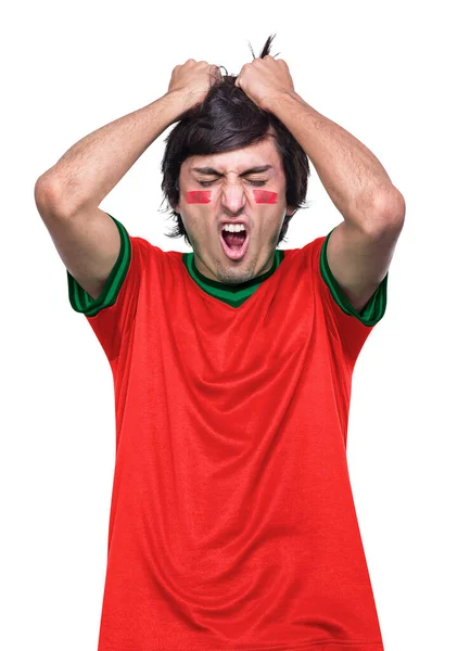 Młody Fan Piłki Nożnej Czerwonej Koszulce Maroka Sfrustrowany Porażką Ulubionej — Zdjęcie stockowe