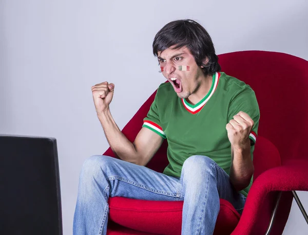 Futbolista Viendo Con Camiseta Cara Pintada Con Bandera Del Equipo —  Fotos de Stock